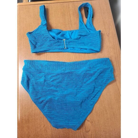Time and tru 2 Piece Swimsuit. Top is 1X (16W-18W) and bottom is XL (16-18) - Picture 2 of 5
